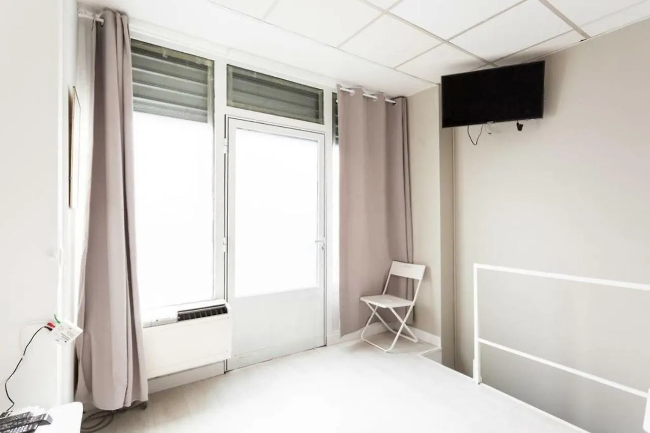 Apartment Small Is Beautiful Ideally Located Sleeps 4 Paris